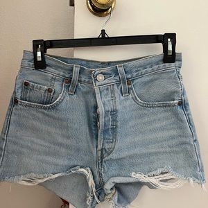 Levi’s 501 shorts! Size 24